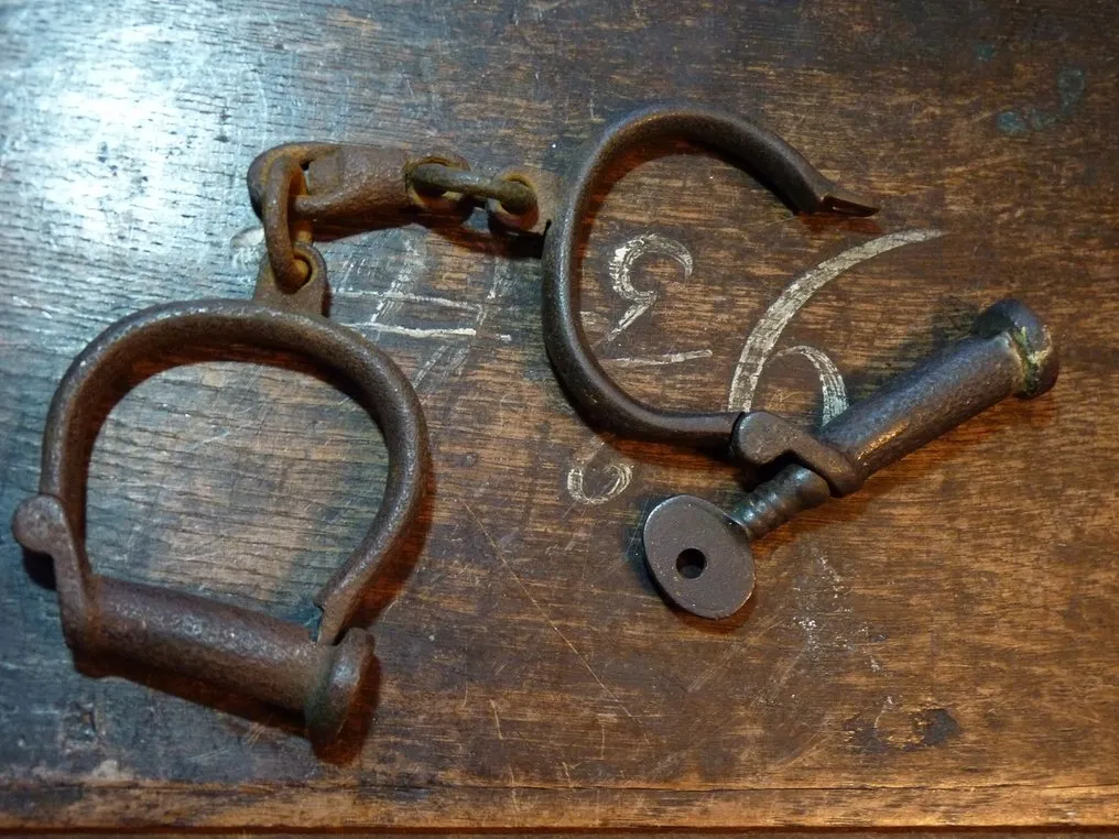 Hiatt vintage Chain Handcuffs
